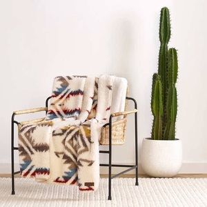 Pendleton Fleece Tribal Reversible Throw Blanket
